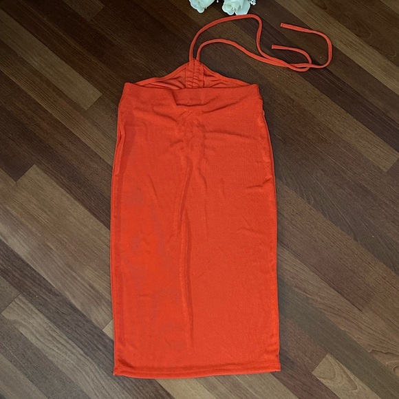 New without tags Almost Famous Vibrant Orange Backless Dress - Picture 3 of 5